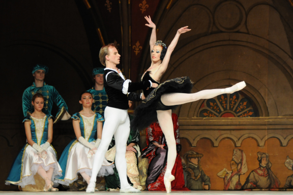 &Bcy;&acy;&lcy;&iecy;&tcy; &laquo;&Lcy;&iecy;&bcy;&iecy;&dcy;&icy;&ncy;&ocy;&iecy; &ocy;&zcy;&iecy;&rcy;&ocy;&raquo;