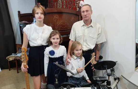 &Kcy;&vcy;&acy;&rcy;&tcy;&icy;&rcy;&ncy;&icy;&kcy;&colon; &gcy;&rcy;&ucy;&pcy;&pcy;&acy; &Pcy;&acy;&pcy;&icy;&ncy;&ycy; &dcy;&ocy;&chcy;&kcy;&icy;